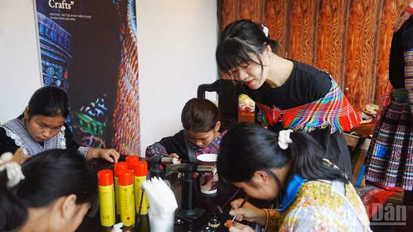 Nhiều phụ nữ kém may mắn đang được trao cơ hội làm chủ cuộc đời thông qua thực hành nghệ thuật.