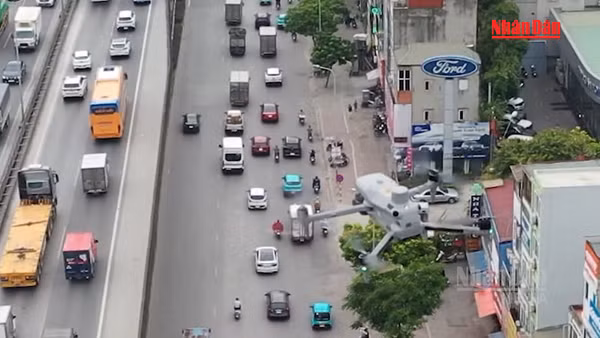 [Video] UAV hỗ trợ xử lý vi phạm, ùn tắc giao thông tại Hà Nội
