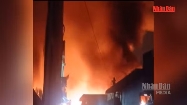 [Video] TP Hồ Chí Minh: Kịp thời bảo vệ hơn 600m² nhà xưởng trong vụ cháy 