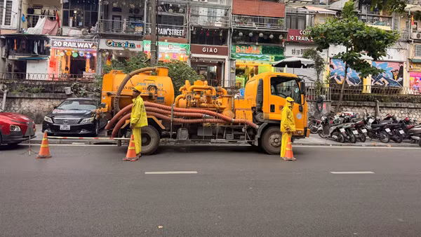 Các đơn vị ứng trực theo kế hoạch bảo đảm công tác thoát nước trong dịp nghỉ lễ 2/9. (Ảnh: Công ty TNHH MTV Thoát nước Hà Nội)