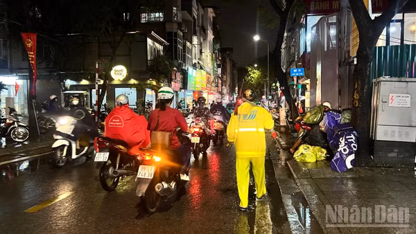 Một số “điểm nóng” ngập úng tại Hà Nội đã cơ bản được cải thiện sau các đợt mưa lớn. (Ảnh: NHÃ NGUYÊN)
