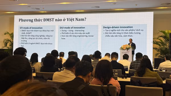 Ông Nguyễn Võ Hưng, Phó Giám đốc Trung tâm Hỗ trợ đổi mới sáng tạo chia sẻ tại Diễn đàn. (Ảnh: Hà Linh)