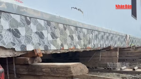 [Video] Di dời căn nhà 300 tấn, mở đường kết nối sân bay Long Thành