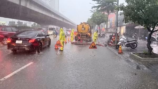 Mưa lớn chiều 10/9 khiến Thủ đô Hà Nội xuất hiện một số điểm úng ngập. (Ảnh: Công ty TNHH MTV Thoát nước Hà Nội)