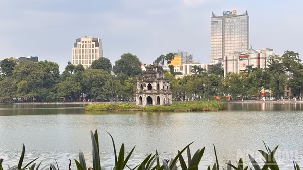 Hà Nội đang sống trong những ngày thu lịch sử với những không gian lễ hội, âm nhạc và văn hóa đặc sắc. (Ảnh: HỒNG QUÂN)