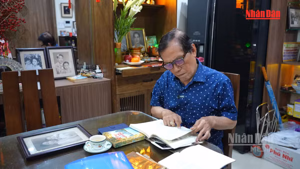 [Video] Từ những kỷ vật, hiện lên hình bóng người mẹ