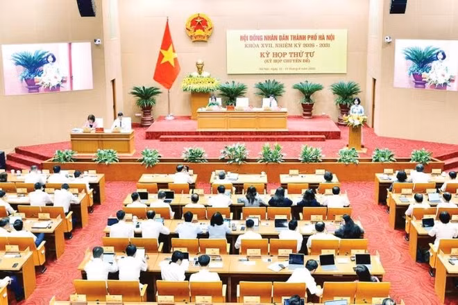 Kỳ họp thứ tư HĐND Thành phố Hà Nội đã thông qua 61 nghị quyết cụ thể hóa Luật Thủ đô, tạo nền tảng cho giai đoạn phát triển mới của Thủ đô (Ảnh ĐĂNG ANH)