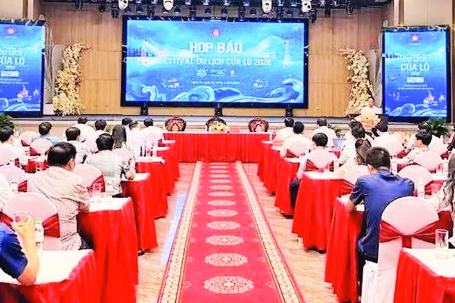Quang cảnh buổi họp báo (Ảnh ĐP).