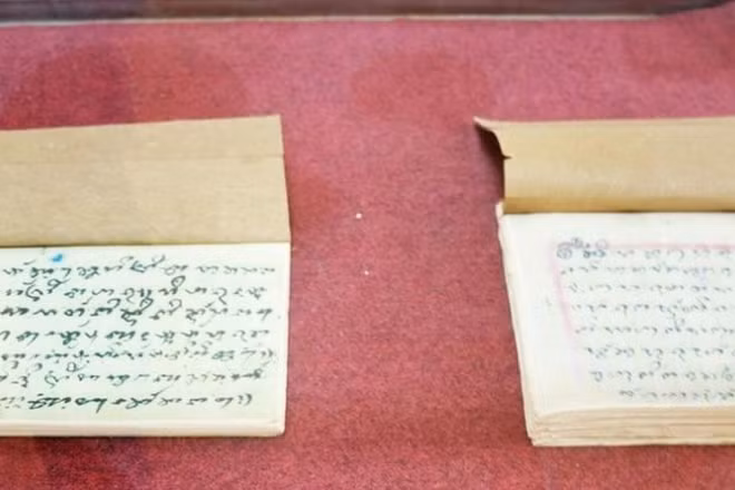 Thư tịch cổ Chăm đang được lưu giữ tại Trung tâm nghiên cứu văn hóa Chăm, tỉnh Khánh Hòa.