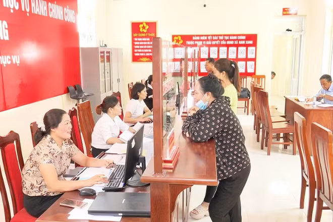 Trung tâm hành chính công xã Nam Xang tập trung giải quyết kịp thời các thủ tục hành chính phục vụ người dân.