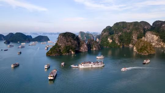 Vịnh Hạ Long, thành phố Quảng Ninh. (Ảnh: THẾ ĐẠI)