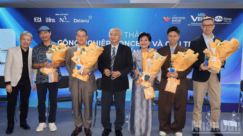 Các diễn giả và đại biểu tại hội thảo. (Ảnh: KHÁNH LY)