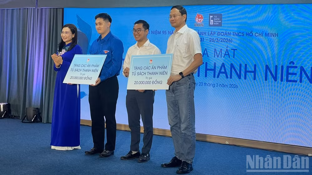 Ra mắt Tủ sách Thanh niên khơi gợi nguồn cảm hứng và lòng yêu nước cho giới trẻ
