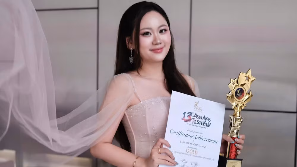 Ca sĩ Lưu Hương Thảo và giải thưởng tại Asia Arts Festival.