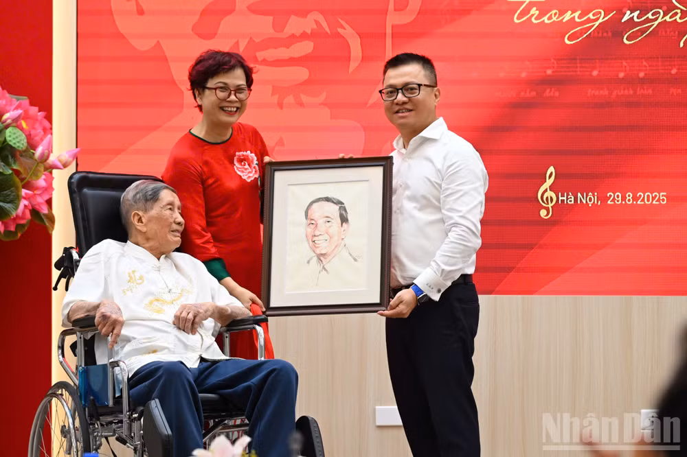 ndo_br_nsphamtuyen-tranh.jpg