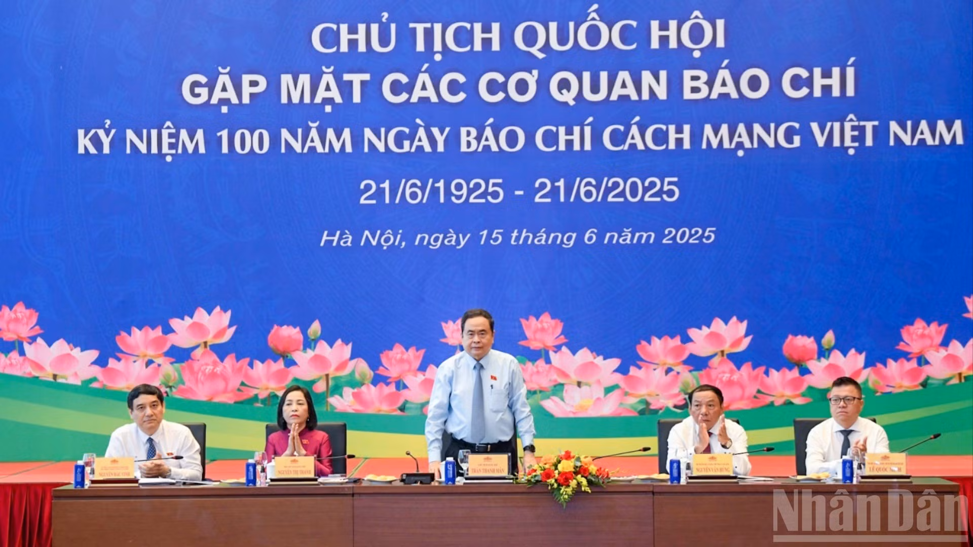 Chủ tịch Quốc hội Trần Thanh Mẫn và các đại biểu chủ trì gặp mặt.
