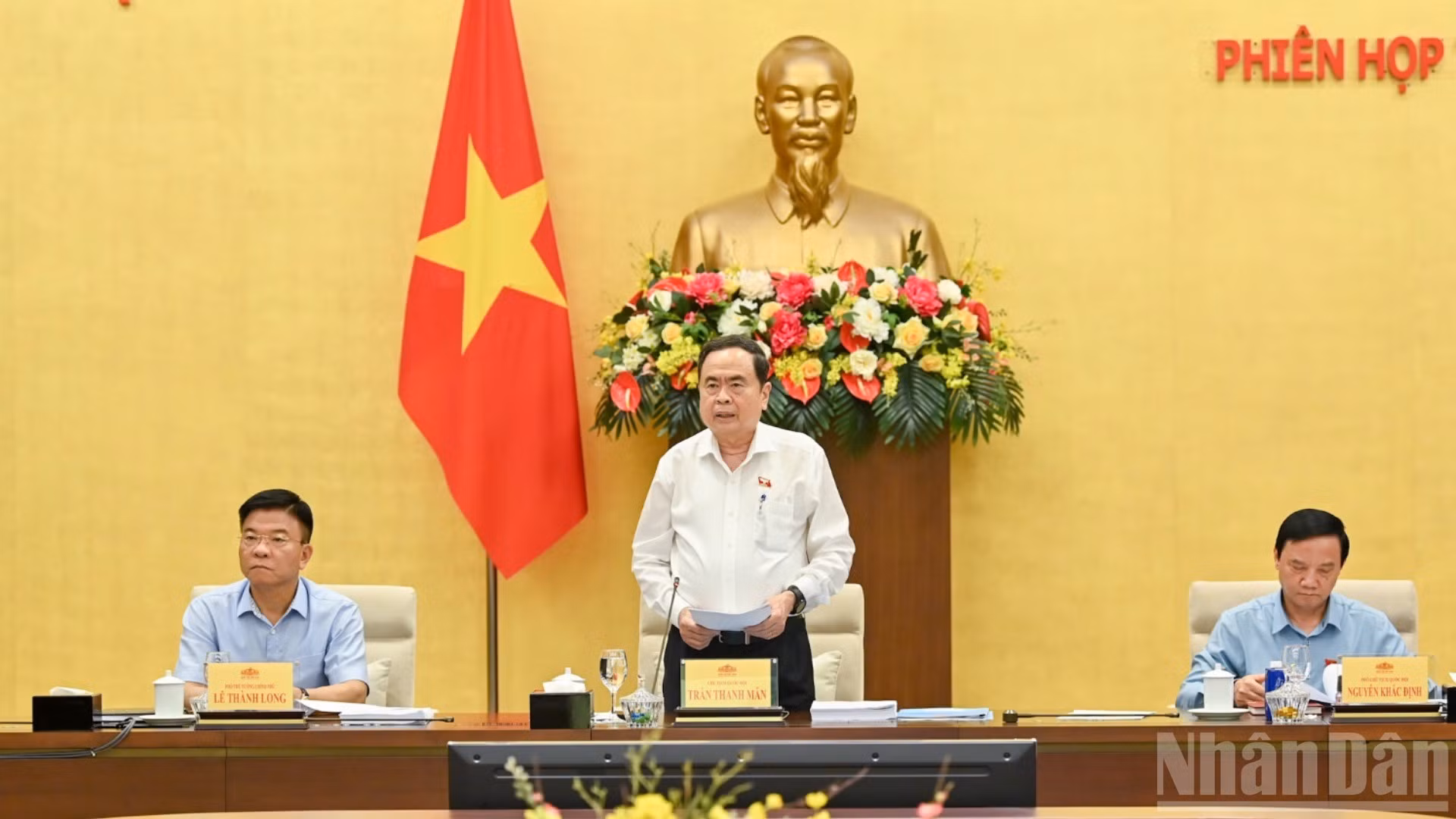 Chủ tịch Quốc hội Trần Thanh Mẫn phát biểu khai mạc phiên họp.