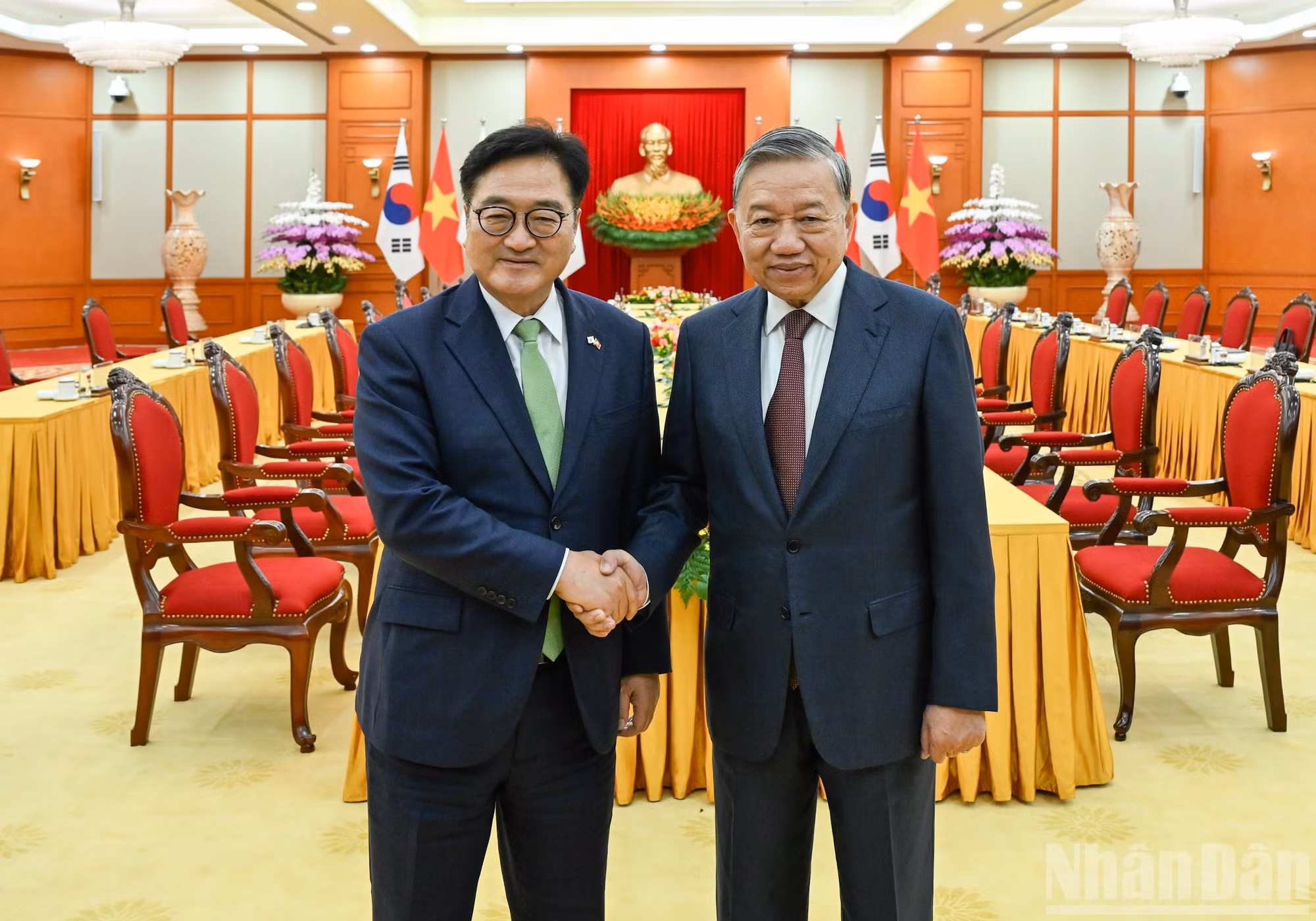 Tổng Bí thư Tô Lâm và Chủ tịch Quốc hội Hàn Quốc Woo Won Shik. (Ảnh: DUY LINH)