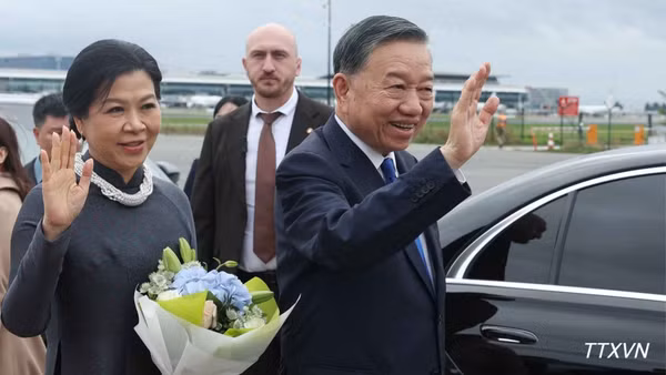 Tổng Bí thư, Chủ tịch nước Tô Lâm và Phu nhân Ngô Phương Ly đến Thủ đô Brussels, bắt đầu thăm chính thức EU và Bỉ. (Ảnh: Thống Nhất/TTXVN) 