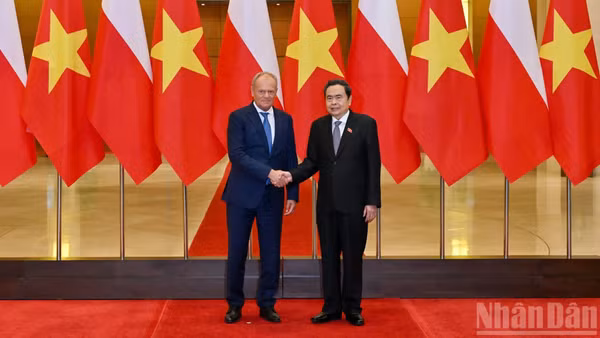 Chủ tịch Quốc hội Trần Thanh Mẫn và Thủ tướng Cộng hòa Ba Lan Donald Tusk. (Ảnh: THỦY NGUYÊN)
