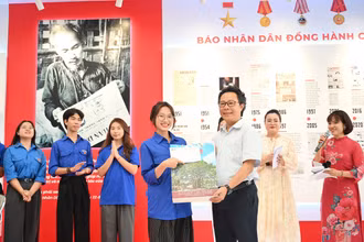 [Video] Mini game điểm nhấn công nghệ tại không gian trưng bày của Báo Nhân Dân trong Hội Báo toàn quốc 2025