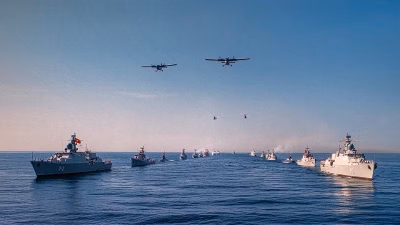 Các biên đội tàu và máy bay tham gia diễu binh.
