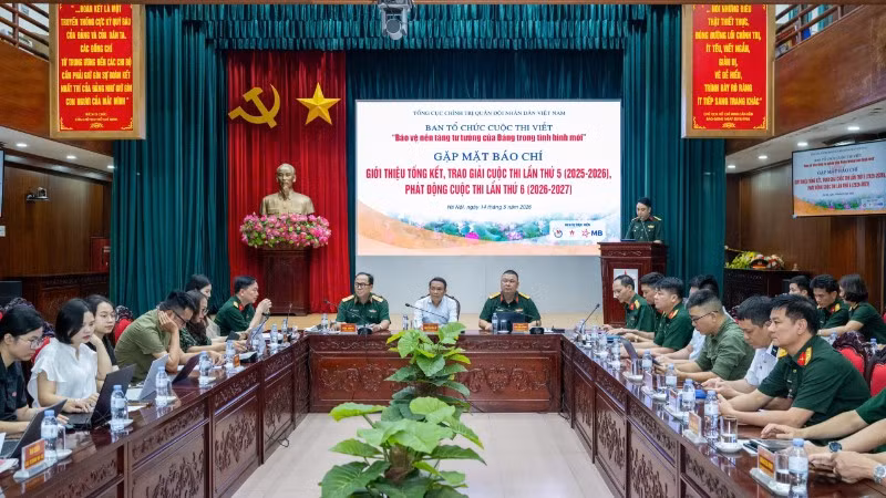  Quang cảnh buổi gặp mặt báo chí.