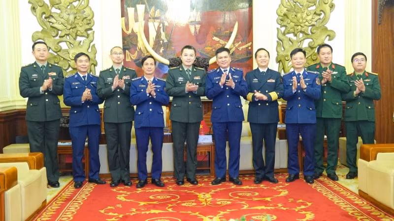 Các đại biểu tại buổi tiếp.