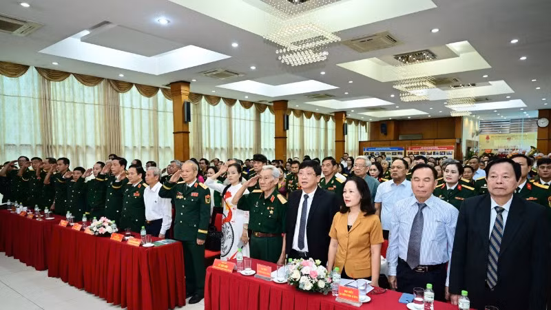 Mít tinh kỷ niệm 15 năm thành lập Hội Hỗ trợ gia đình liệt sĩ Việt Nam.