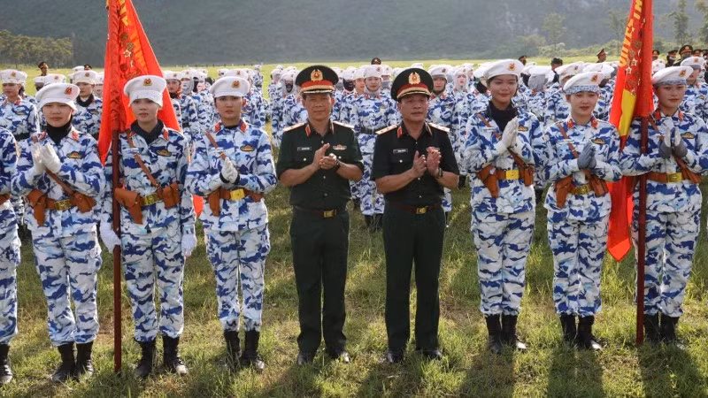 Trung tướng Trương Thiên Tô thăm hỏi lực lượng tham gia diễu binh, diễu hành.