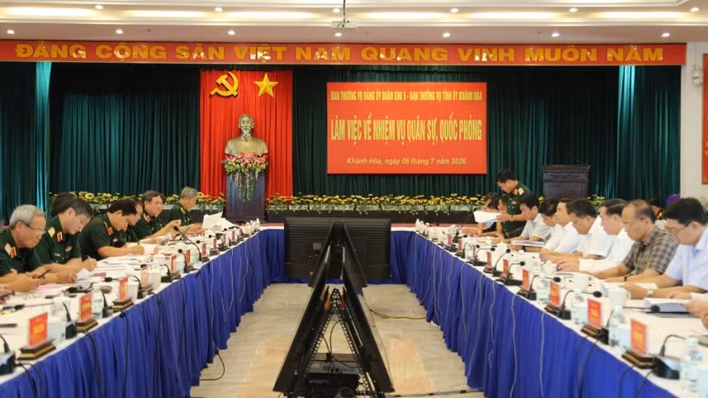 Quang cảnh buổi làm việc.