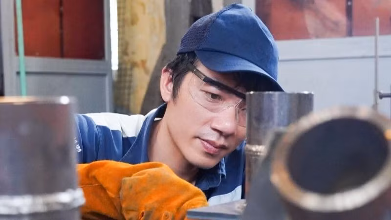 Lính thợ Tổng cục Công nghiệp Quốc phòng rèn tay nghề trước hội thi. (Ảnh: VŨ KIÊN)