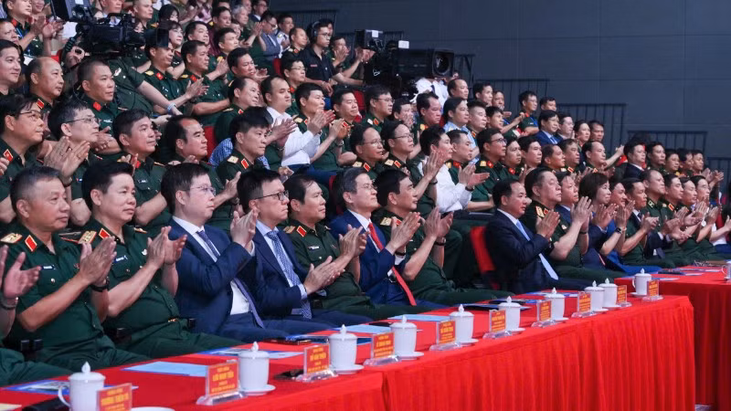 Các đại biểu tham dự Chương trình tổng kết, trao giải Cuộc thi viết “Bảo vệ nền tảng tư tưởng của Đảng trong tình hình mới” lần thứ 5 (2025-2026).