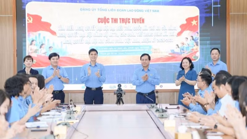 Các đại biểu tại lễ phát động cuộc thi.