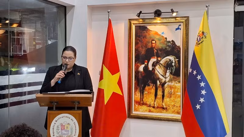 Đại biện lâm thời Venezuela tại Việt Nam Estela del Valle Quijada Suárez bày tỏ cảm kích trước sự hỗ trợ kịp thời của Đảng, Nhà nước và nhân dân Việt Nam. (Ảnh: KHẮC KIÊN)