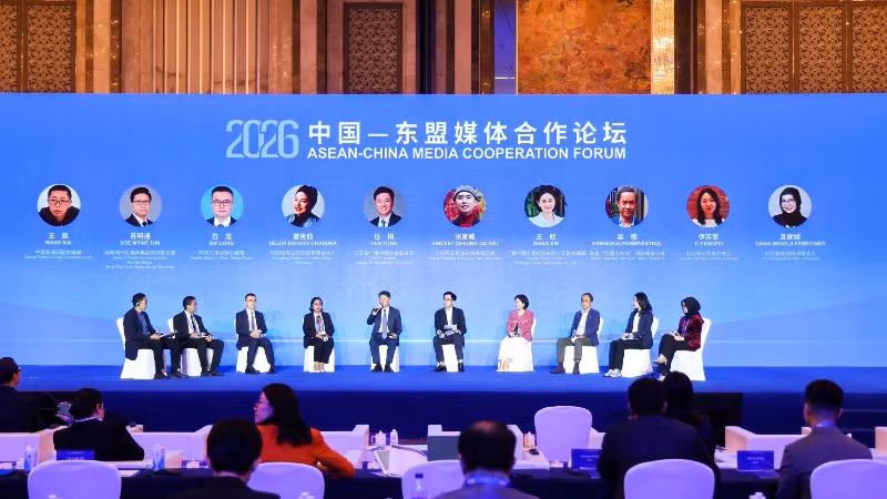 Đại diện các hãng truyền thông ASEAN-Trung Quốc tại phiên thảo luận bàn tròn về thực tiễn đổi mới sáng tạo và phát triển đa dạng trong kỷ nguyên số. (Ảnh do Ban tổ chức cung cấp)