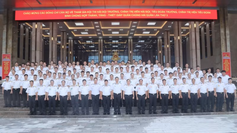 Thủ trưởng Bộ Tư lệnh cùng các đại biểu và thí sinh tại Lễ khai mạc.