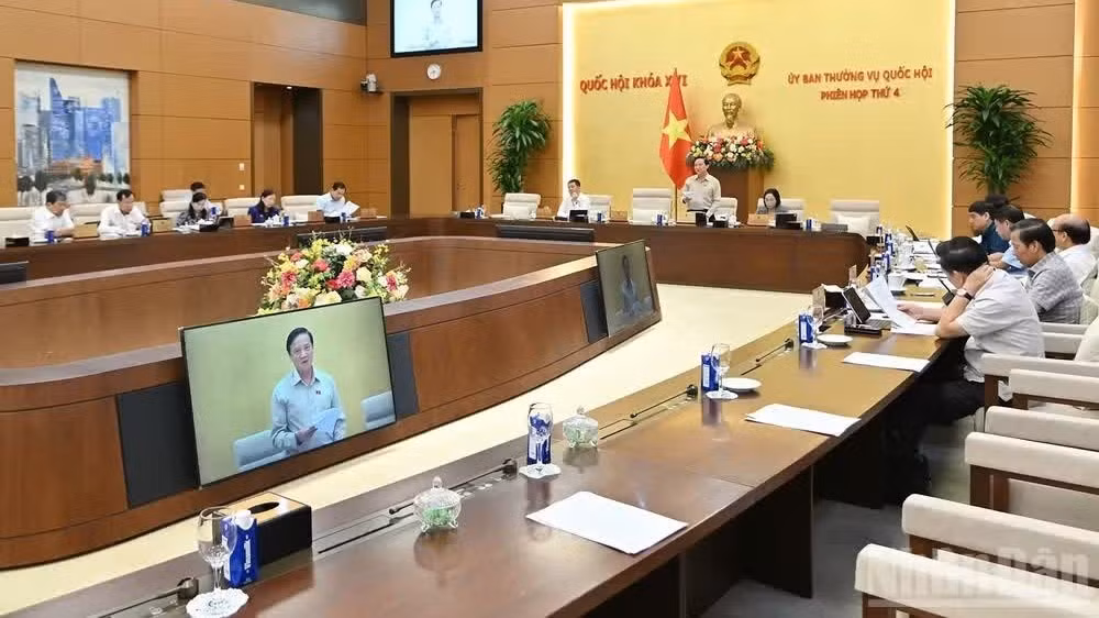 Ủy ban Thường vụ Quốc hội cho ý kiến vào dự án Bộ luật Tố tụng hình sự (sửa đổi). (Ảnh: THỦY NGUYÊN)