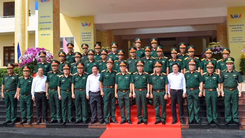 Các đại biểu tại buổi làm việc.