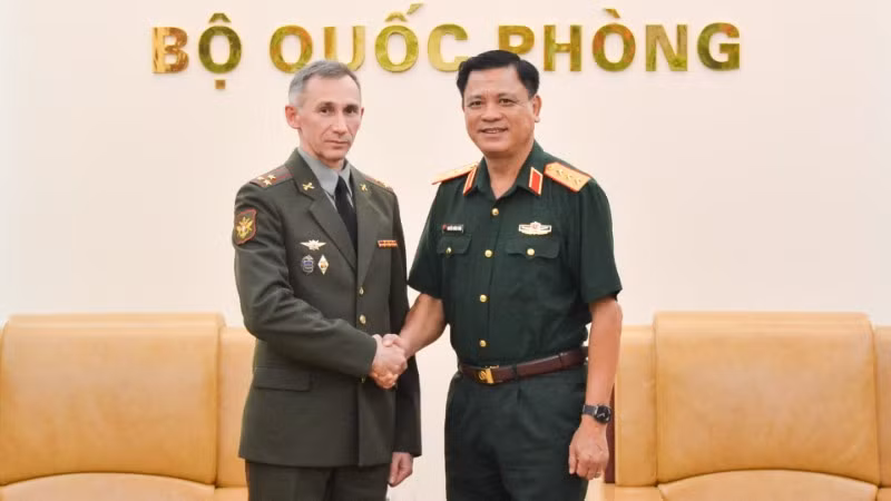 Thượng tướng Nguyễn Trường Thắng và Đại tá Belosludtsev Sergey Vladimirovich tại buổi tiếp.