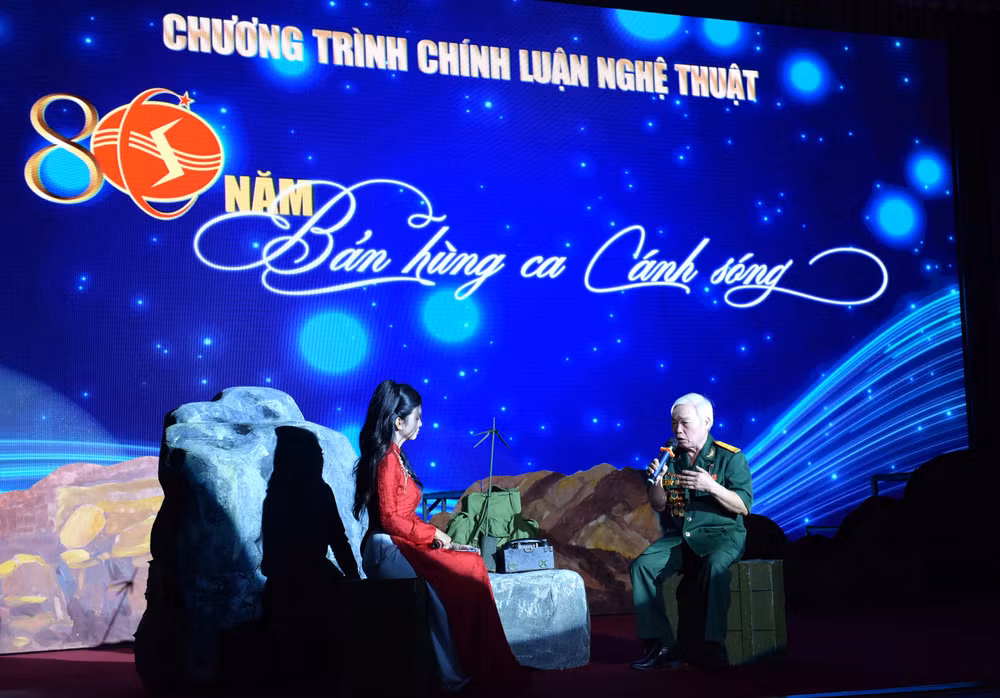 6-giao-luu-voi-anh-hung-llvtnd-mai-ngoc-thoang.jpg