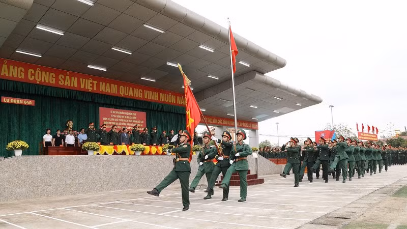 Lữ đoàn 649, Cục Xe máy-Vận tải duyệt đội ngũ trong Lễ ra quân huấn luyện năm 2026.