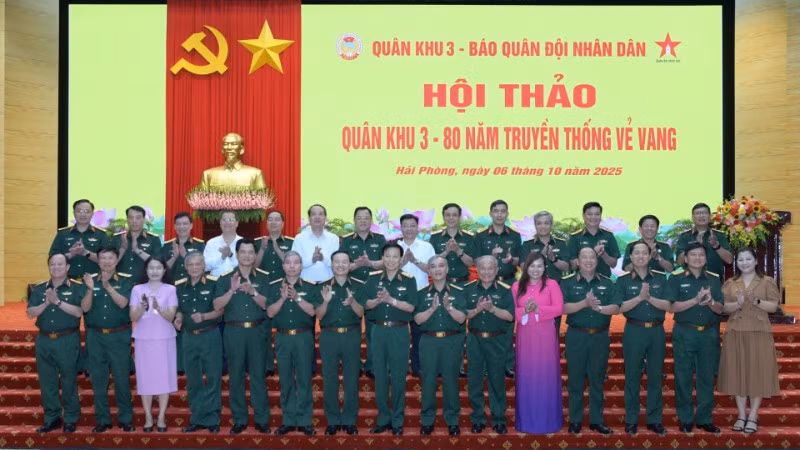 Các đại biểu tại hội thảo.