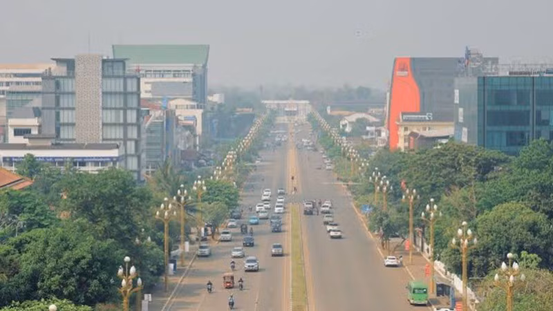 Nhiều địa phương của Lào ghi nhận chỉ số bụi mịn PM2.5 vượt chuẩn trong nhiều ngày, ảnh hưởng sức khỏe, đời sống của người dân. (Ảnh: DUY TOÀN)