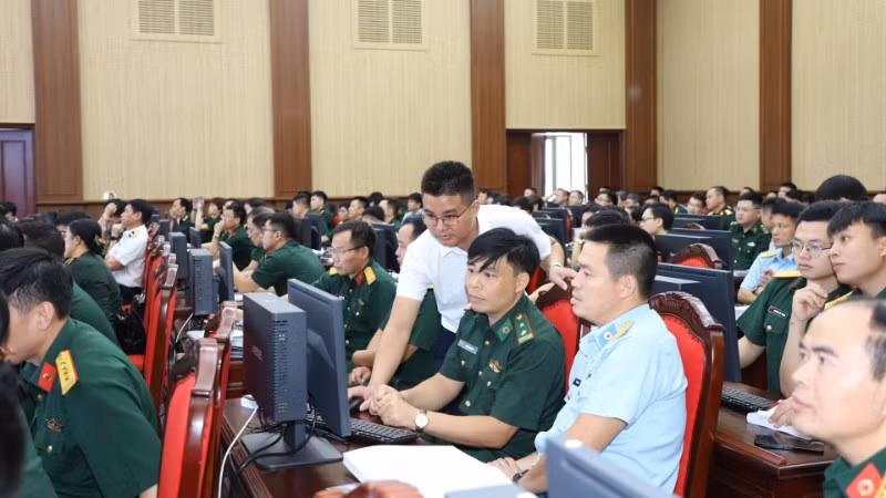 Hướng dẫn các học viên thực hành sử dụng phần mềm.