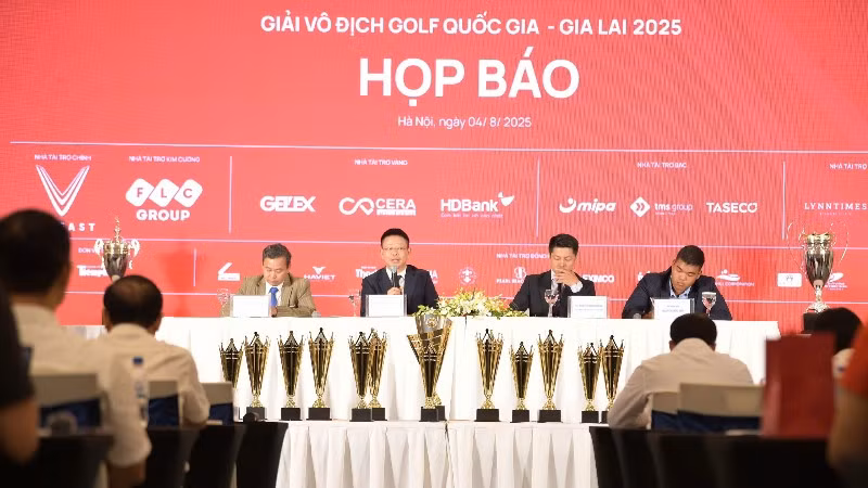 Ban tổ chức họp báo tại Hà Nội.