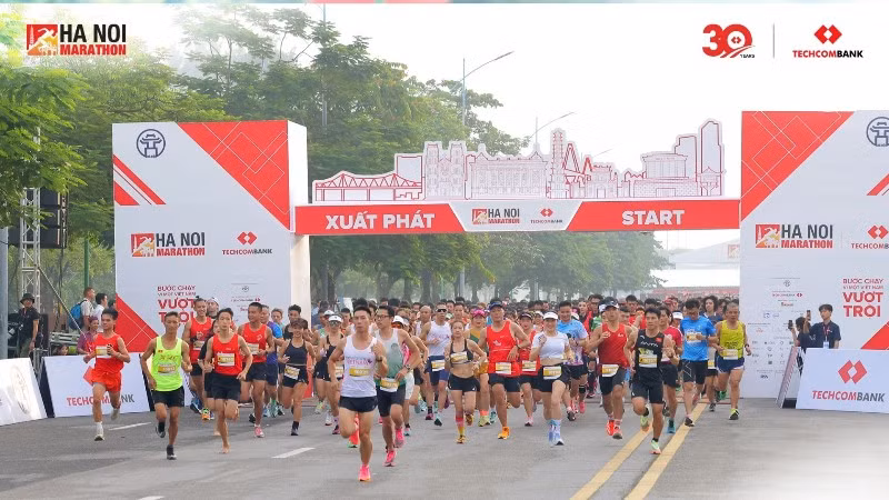 Giải chạy Marathon Quốc tế Hà Nội Techcombank còn là dịp để quảng bá văn hóa, di sản và khuyến khích thể thao cộng đồng.
