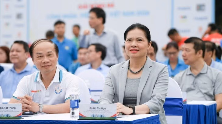 ba-ha-thi-nga-phai-va-ong-pham-tat-thang-tham-du-le-khai-mac-3607.jpg