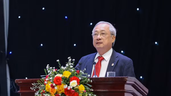 Thượng tướng, Giáo sư, Tiến sĩ Nguyễn Văn Thành, Chủ tịch Hội Hữu nghị Việt Nam-Thái Lan phát biểu tại Lễ kỷ niệm 50 năm thiết lập quan hệ ngoại giao Việt Nam-Thái Lan tổ chức ngày 10/8 tại Nghệ An. (Ảnh: Hội Hữu nghị Việt Nam-Thái Lan cung cấp)