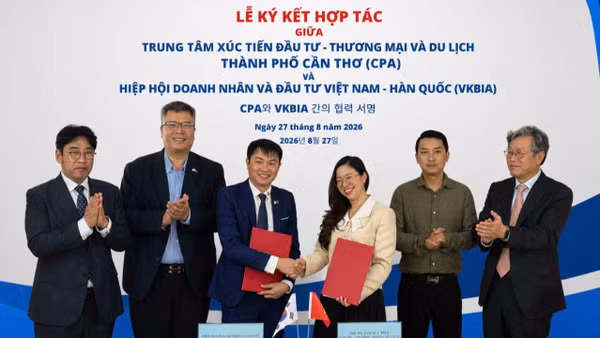 Trung tâm Xúc tiến Đầu tư-Thương mại và Du lịch thành phố Cần Thơ (CPA) và Hiệp hội Doanh nhân và Đầu tư Việt Nam-Hàn Quốc (VKBIA) ký kết Bản Ghi nhớ hợp tác. (Ảnh: Hiệp hội Doanh nhân và Đầu tư Việt Nam-Hàn Quốc cung cấp)